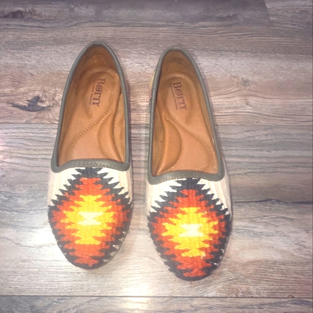 BORN Woven Tapestry Leather Giselle Aztec Blanket Flats Sz 6.5
